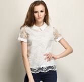 Blusa branca detalhes renda